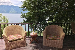 Beautiful Lake Front House AT001